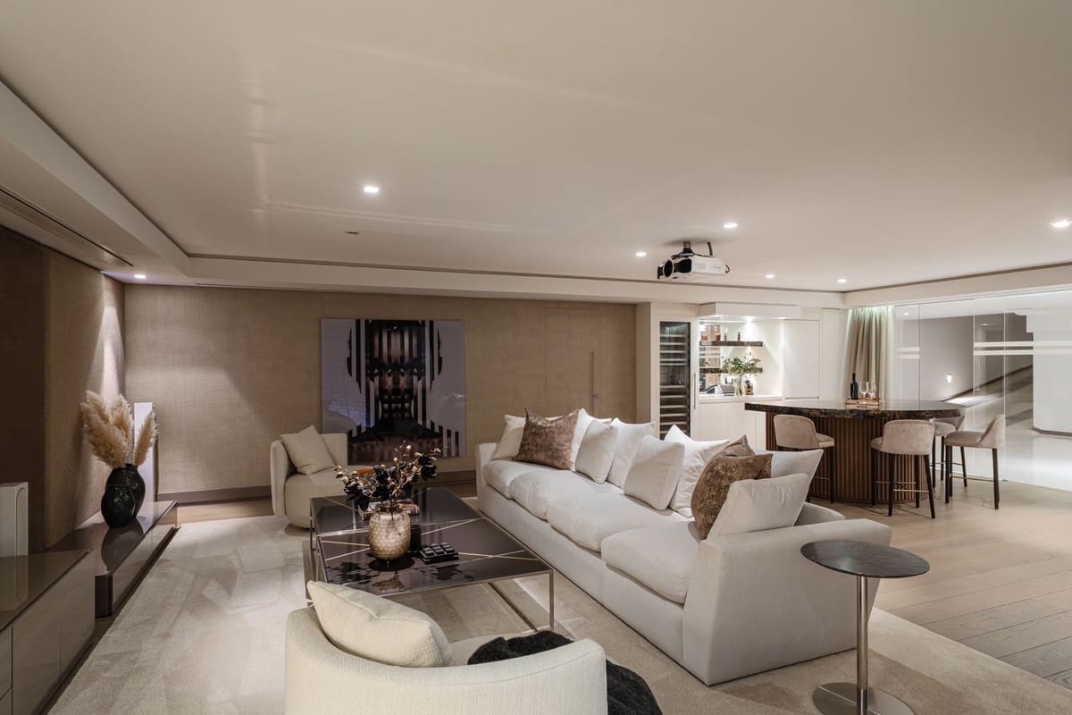 4 bedroom Villa for sale in Marbella with pool garage - € 10,900,000 (Ref: 9676002)