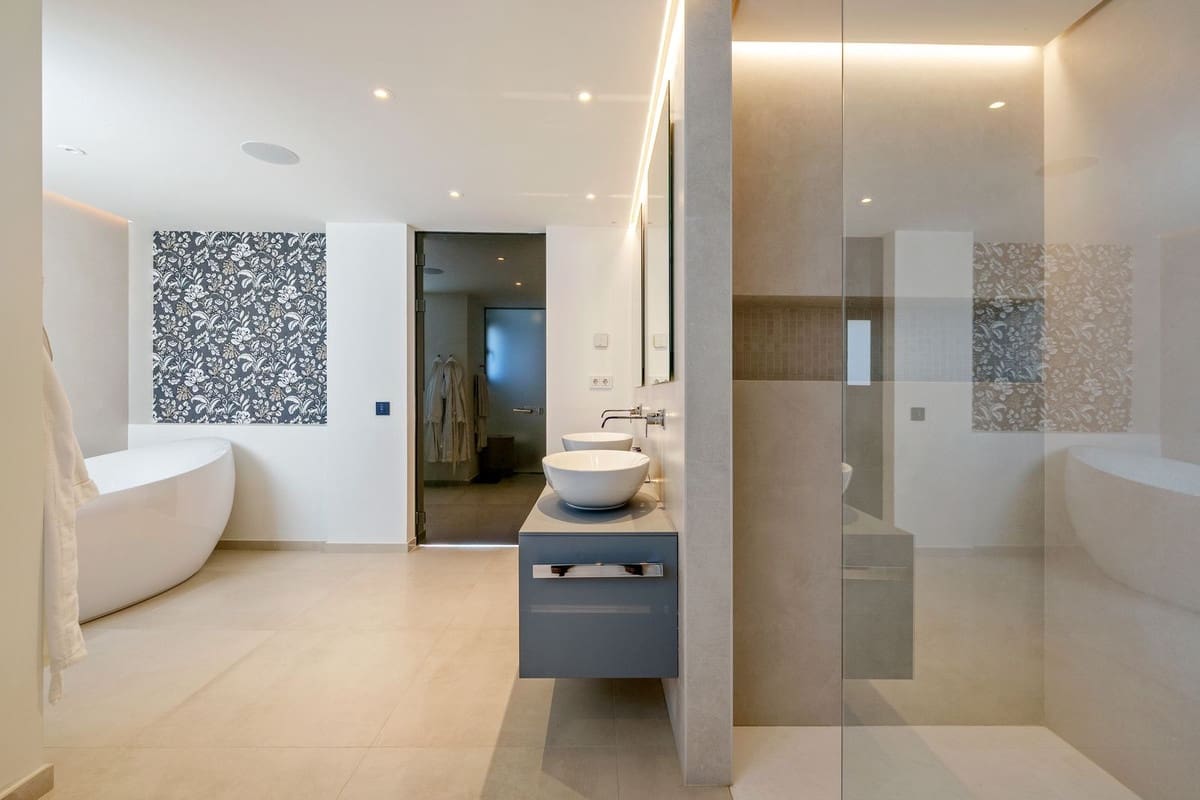 3 Zimmer Villa zu verkaufen in Nueva Andalucia mit Pool - 3.150.000 € (Ref: 9676003)