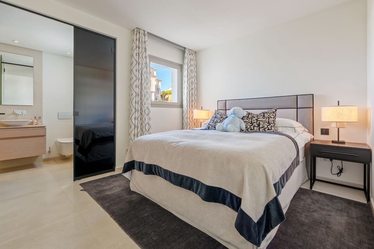 3 chambre Villa/Maison à vendre à Nueva Andalucia avec piscine - 3 150 000 € (Ref: 9676003)