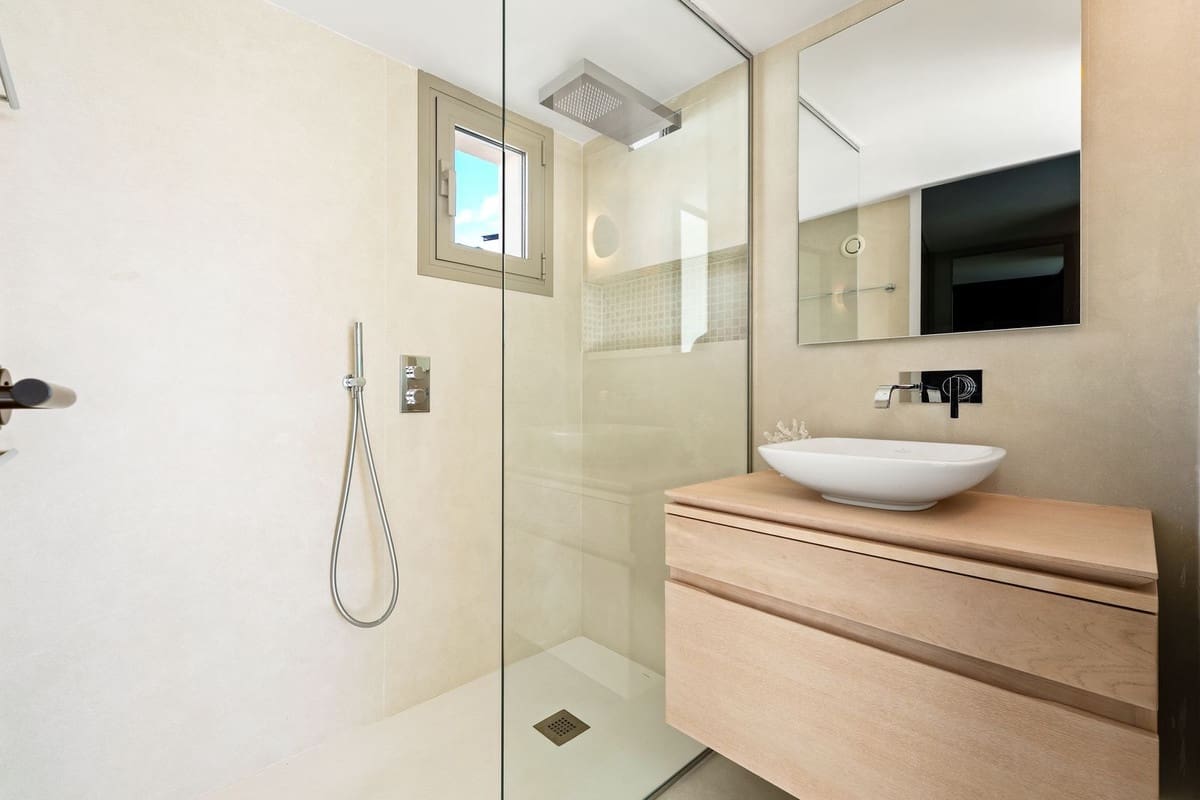 3 chambre Villa/Maison à vendre à Nueva Andalucia avec piscine - 3 150 000 € (Ref: 9676003)