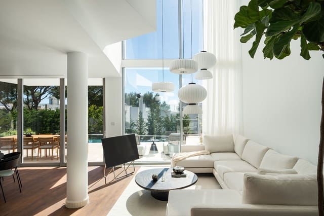 4 bedroom Villa for sale in Marbella with pool - € 3,950,000 (Ref: 9676343)