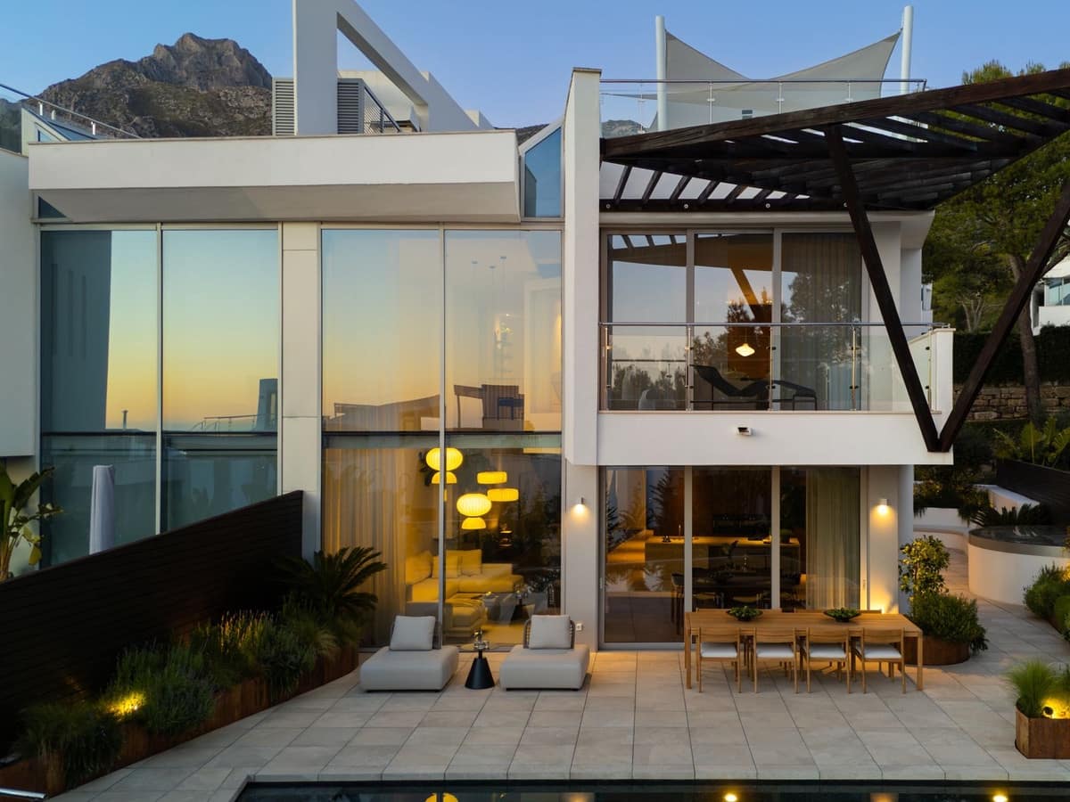 4 bedroom Villa for sale in Marbella with pool - € 3,950,000 (Ref: 9676343)