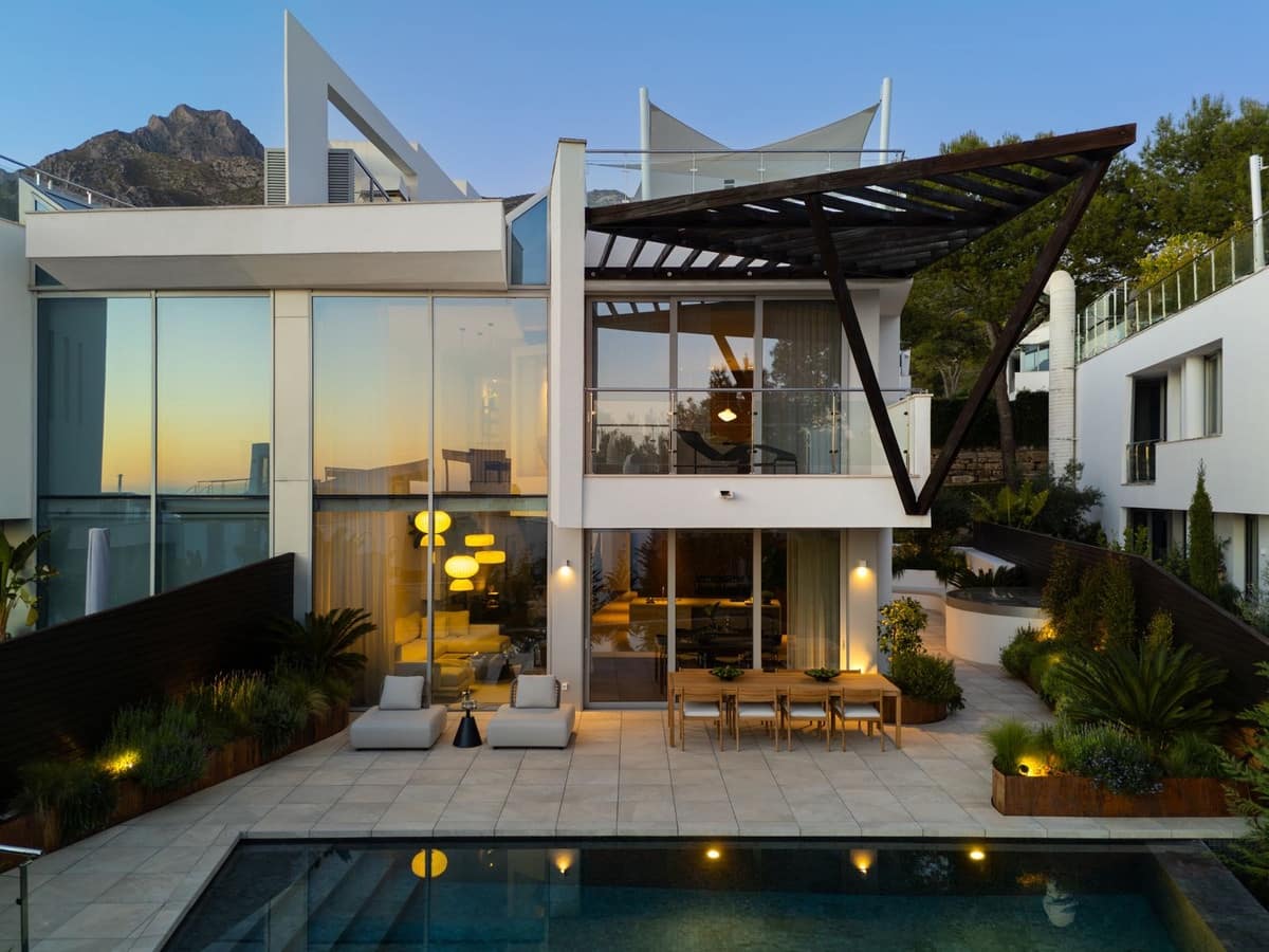 4 bedroom Villa for sale in Marbella with pool - € 3,950,000 (Ref: 9676343)