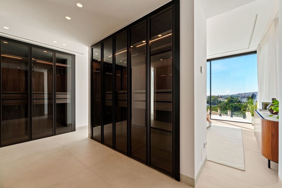 5 makuuhuone Huvila myytävänä paikassa La Quinta mukana uima-altaan 
autotalli - 5 695 000 € (Ref: 9679165)