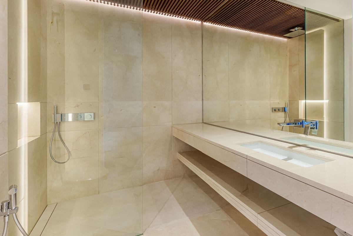 8 bedroom Villa for sale in La Quinta with pool garage - € 19,850,000 (Ref: 9679166)