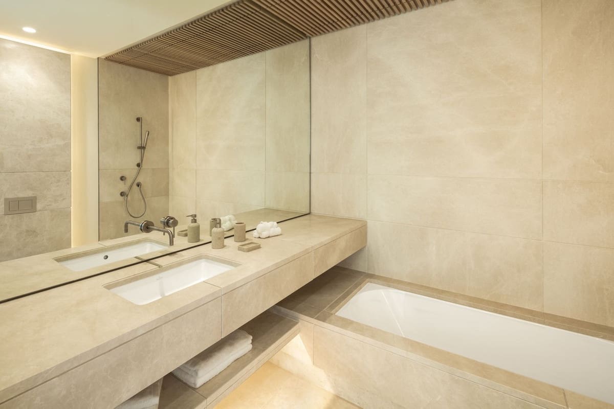7 bedroom Villa for sale in La Quinta with pool garage - € 9,950,000 (Ref: 9679168)