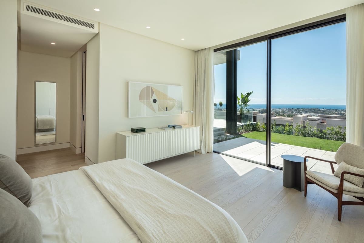 7 bedroom Villa for sale in La Quinta with pool garage - € 9,950,000 (Ref: 9679168)