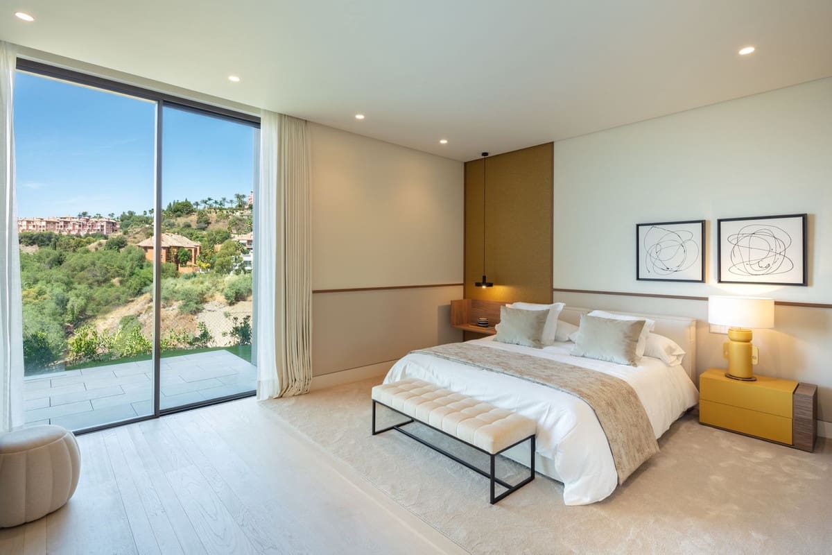 7 bedroom Villa for sale in La Quinta with pool garage - € 9,950,000 (Ref: 9679168)