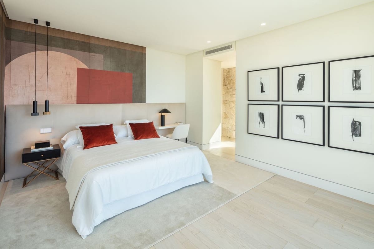 7 bedroom Villa for sale in La Quinta with pool garage - € 9,950,000 (Ref: 9679168)