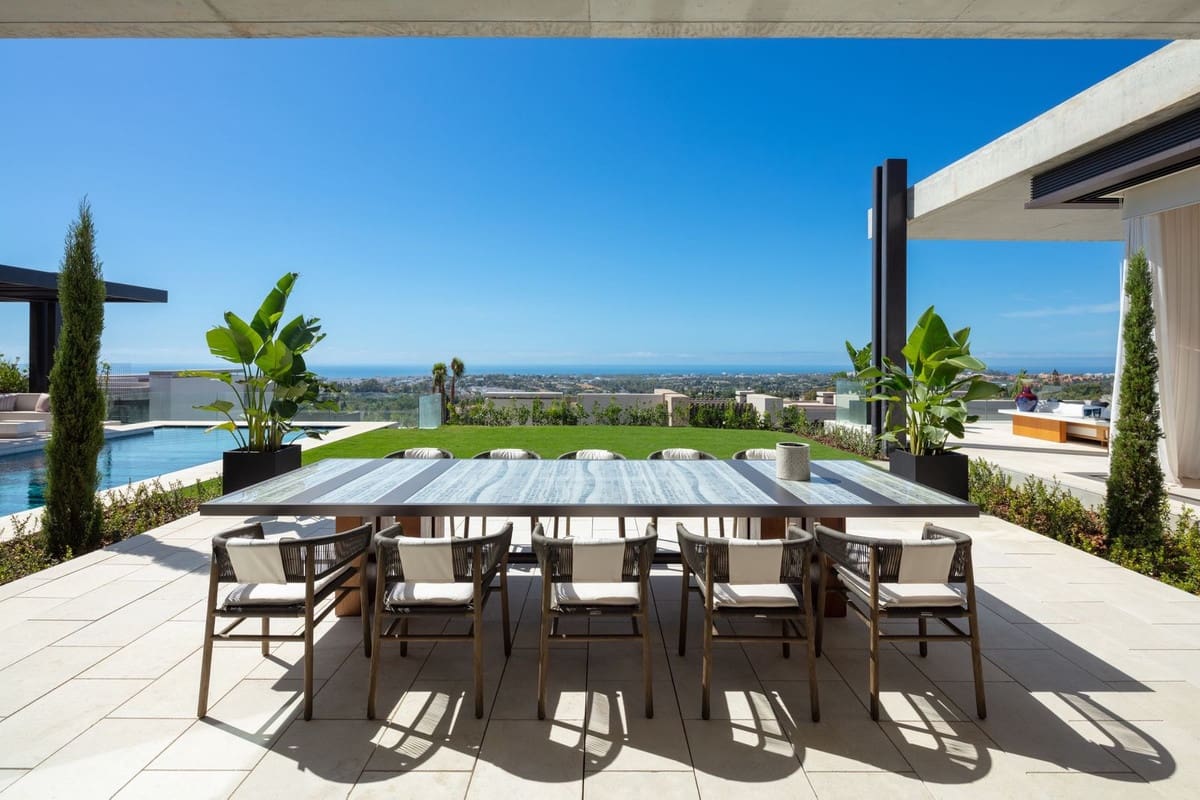 7 bedroom Villa for sale in La Quinta with pool garage - € 9,950,000 (Ref: 9679168)