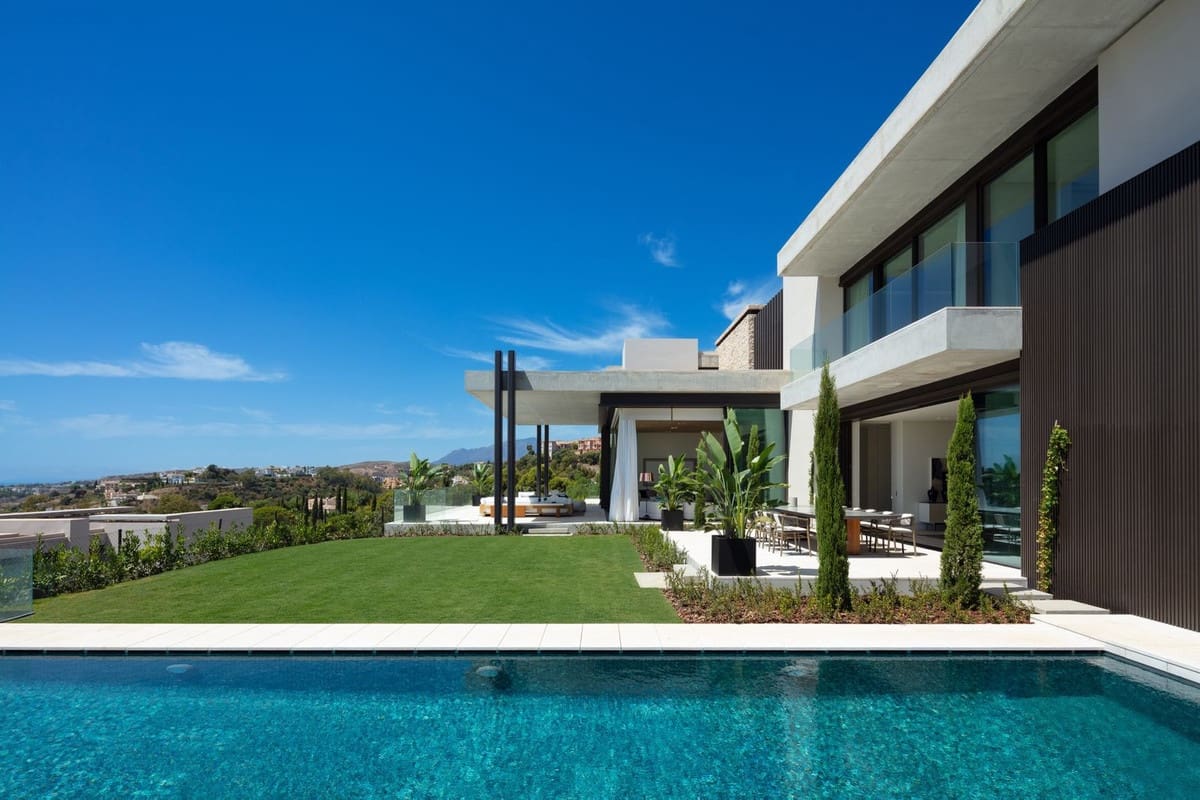 7 bedroom Villa for sale in La Quinta with pool garage - € 9,950,000 (Ref: 9679168)