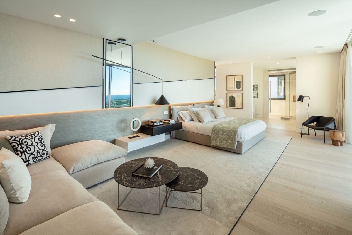 7 bedroom Villa for sale in La Quinta with pool garage - € 9,950,000 (Ref: 9679168)