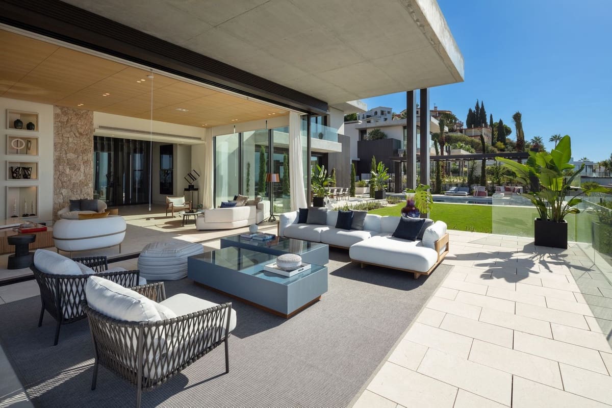 7 bedroom Villa for sale in La Quinta with pool garage - € 9,950,000 (Ref: 9679168)