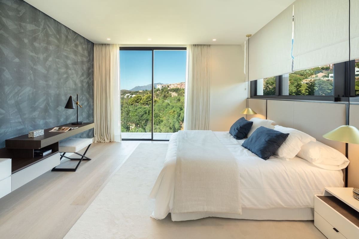 7 bedroom Villa for sale in La Quinta with pool garage - € 9,950,000 (Ref: 9679168)