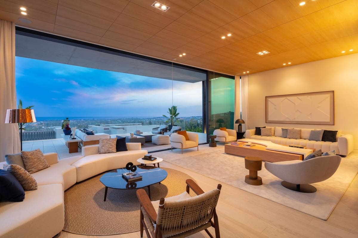 7 bedroom Villa for sale in La Quinta with pool garage - € 9,950,000 (Ref: 9679168)