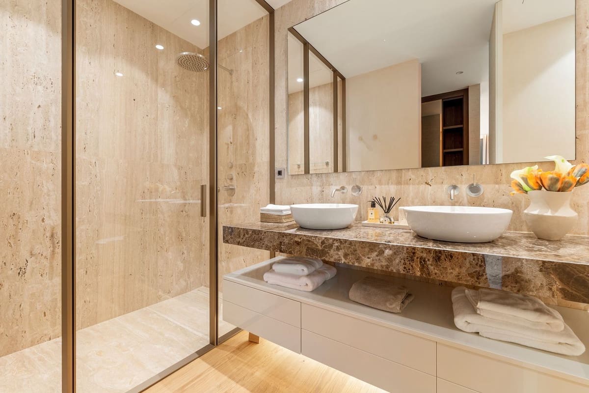 4 slaapkamer Villa te koop in Golden Mile met zwembad garage - € 11.400.000 (Ref: 9685754)