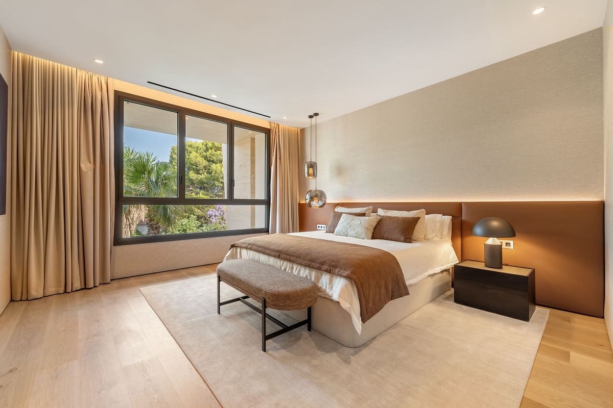 4 slaapkamer Villa te koop in Golden Mile met zwembad garage - € 11.400.000 (Ref: 9685754)