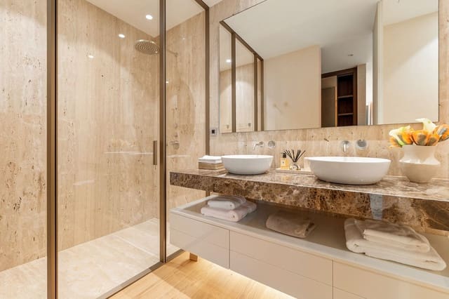 4 sypialnia Willa na sprzedaż w Golden Mile, Marbella z basenem garażem - 11 400 000 € (Ref: 9685754)