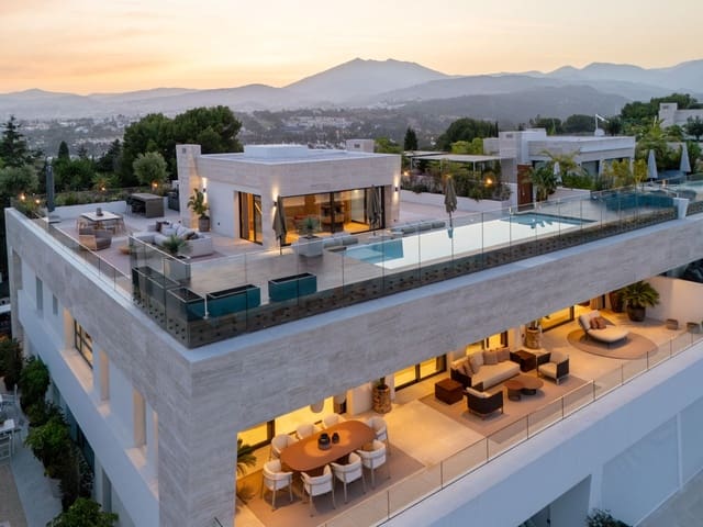 4 sypialnia Willa na sprzedaż w Golden Mile, Marbella z basenem garażem - 11 400 000 € (Ref: 9685754)