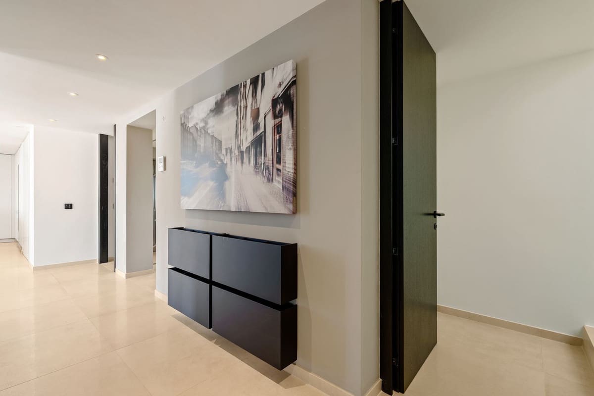 3 bedroom Villa for sale in Nueva Andalucia with pool garage - € 3,150,000 (Ref: 9685756)