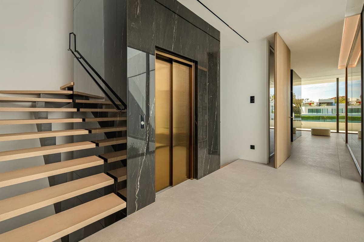 3 makuuhuone Huvila myytävänä paikassa Golden Mile mukana uima-altaan 
autotalli - 6 300 000 € (Ref: 9687410)