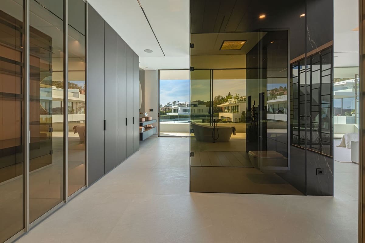 3 makuuhuone Huvila myytävänä paikassa Golden Mile mukana uima-altaan 
autotalli - 6 300 000 € (Ref: 9687410)