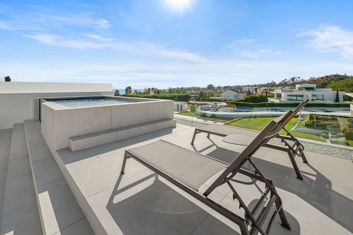 3 makuuhuone Huvila myytävänä paikassa Golden Mile mukana uima-altaan 
autotalli - 6 300 000 € (Ref: 9687410)