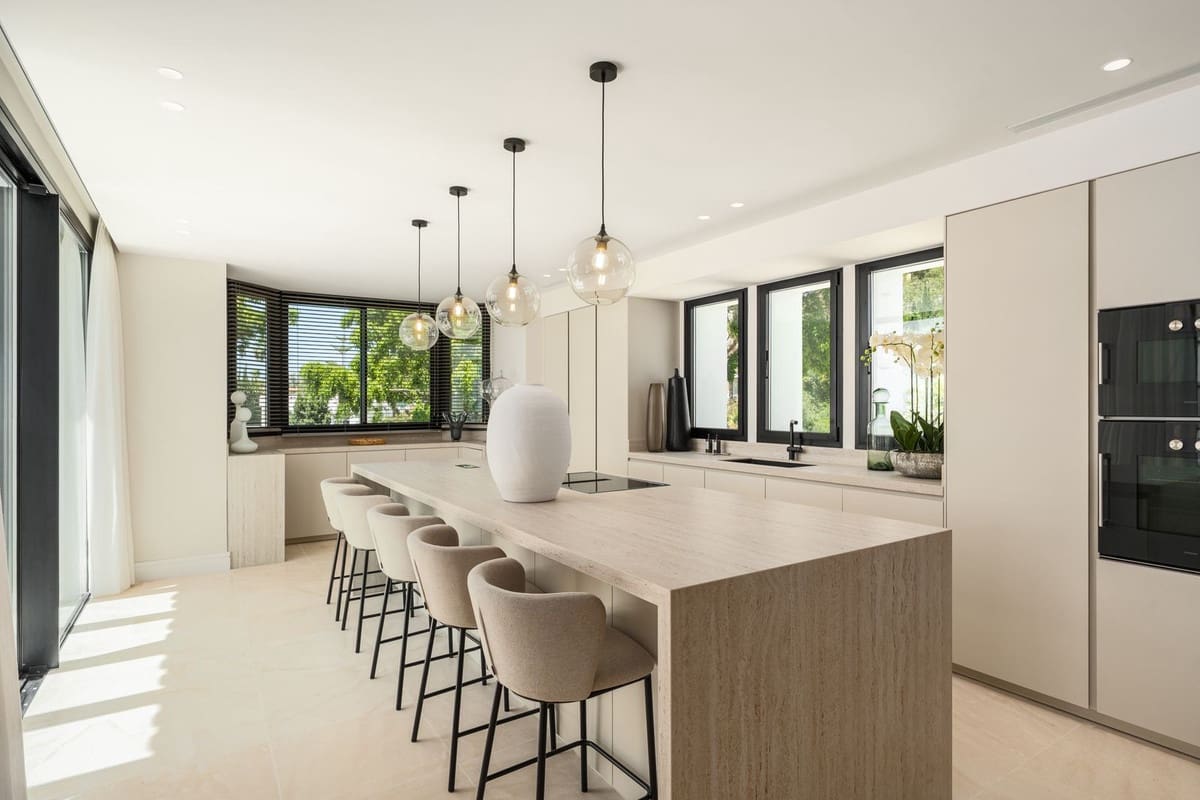 8 soverom Villa til salgs i Benahavis med svømmebasseng - € 9 980 000 (Ref: 9694102)