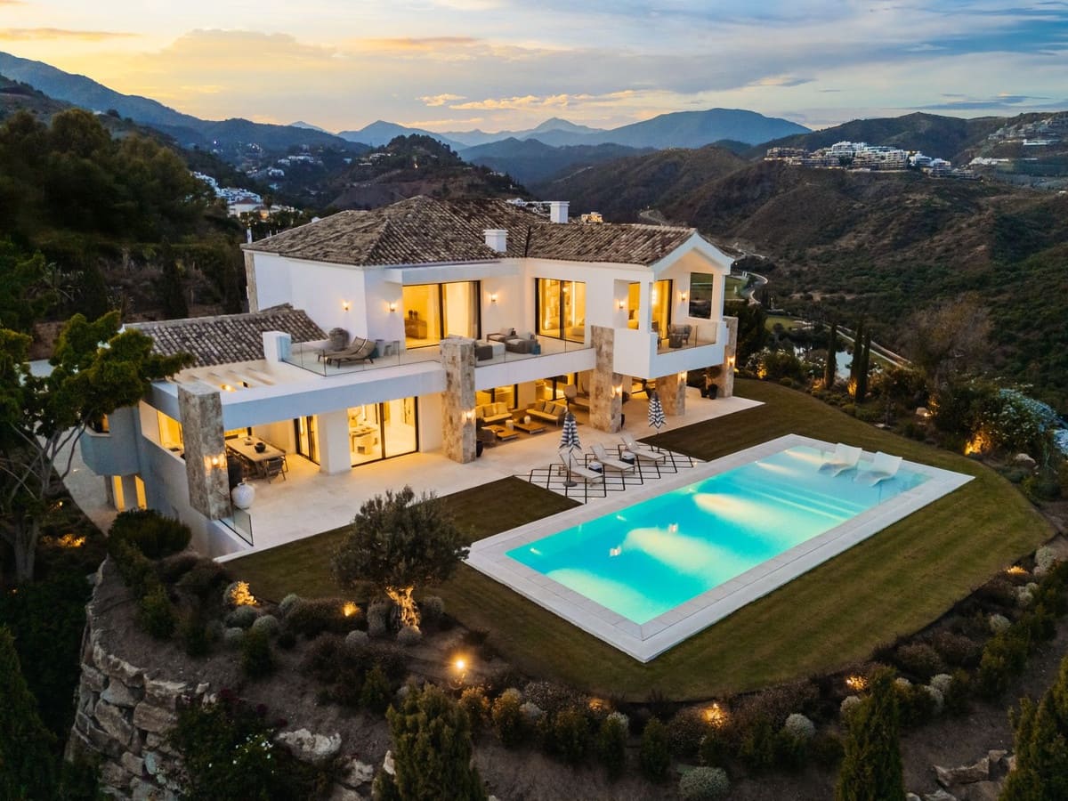 8 soverom Villa til salgs i Benahavis med svømmebasseng - € 9 980 000 (Ref: 9694102)