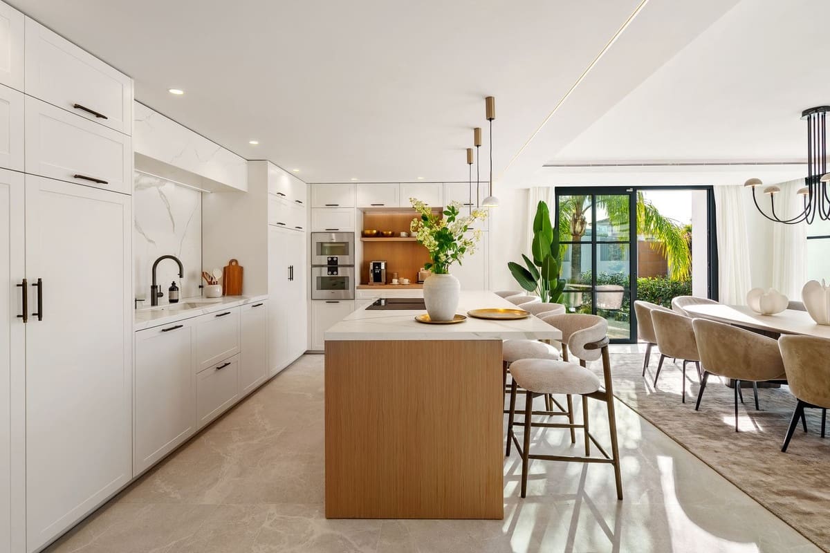 5 soverom Villa til salgs i La Quinta med svømmebasseng garasje - € 6 250 000 (Ref: 9694103)