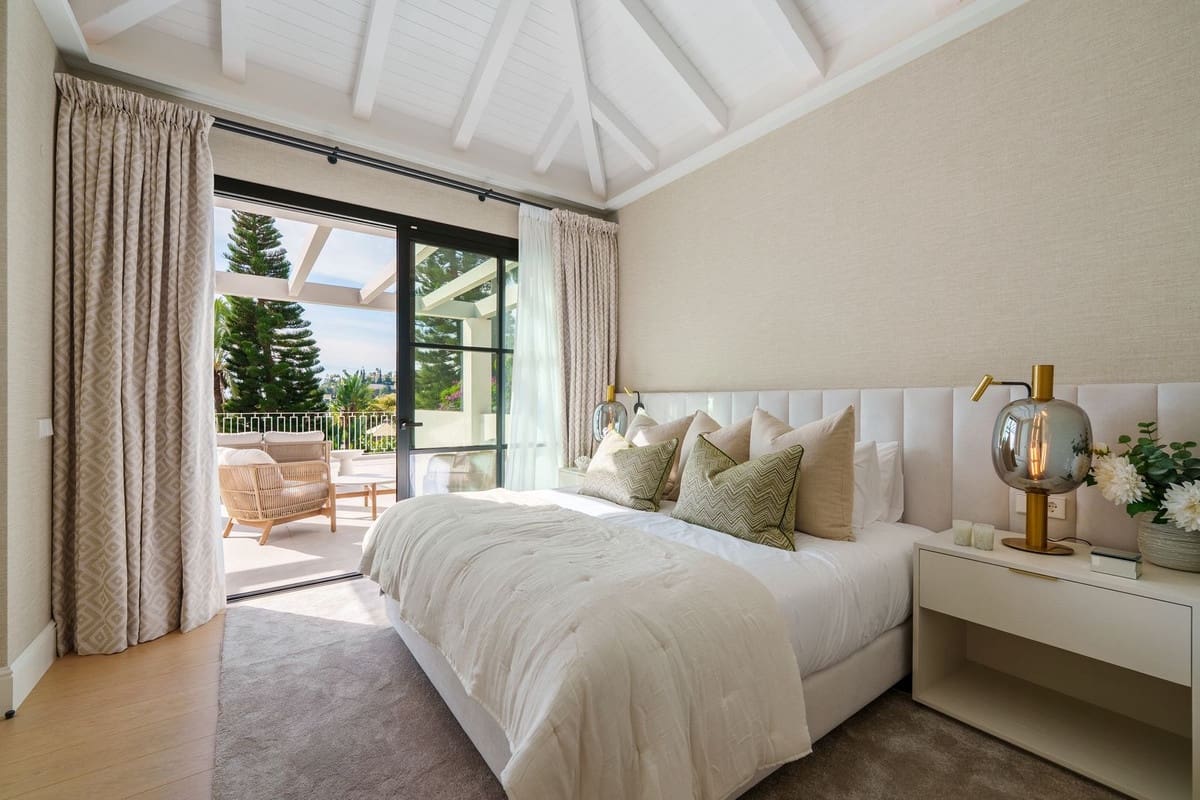 5 soverom Villa til salgs i La Quinta med svømmebasseng garasje - € 6 250 000 (Ref: 9694103)