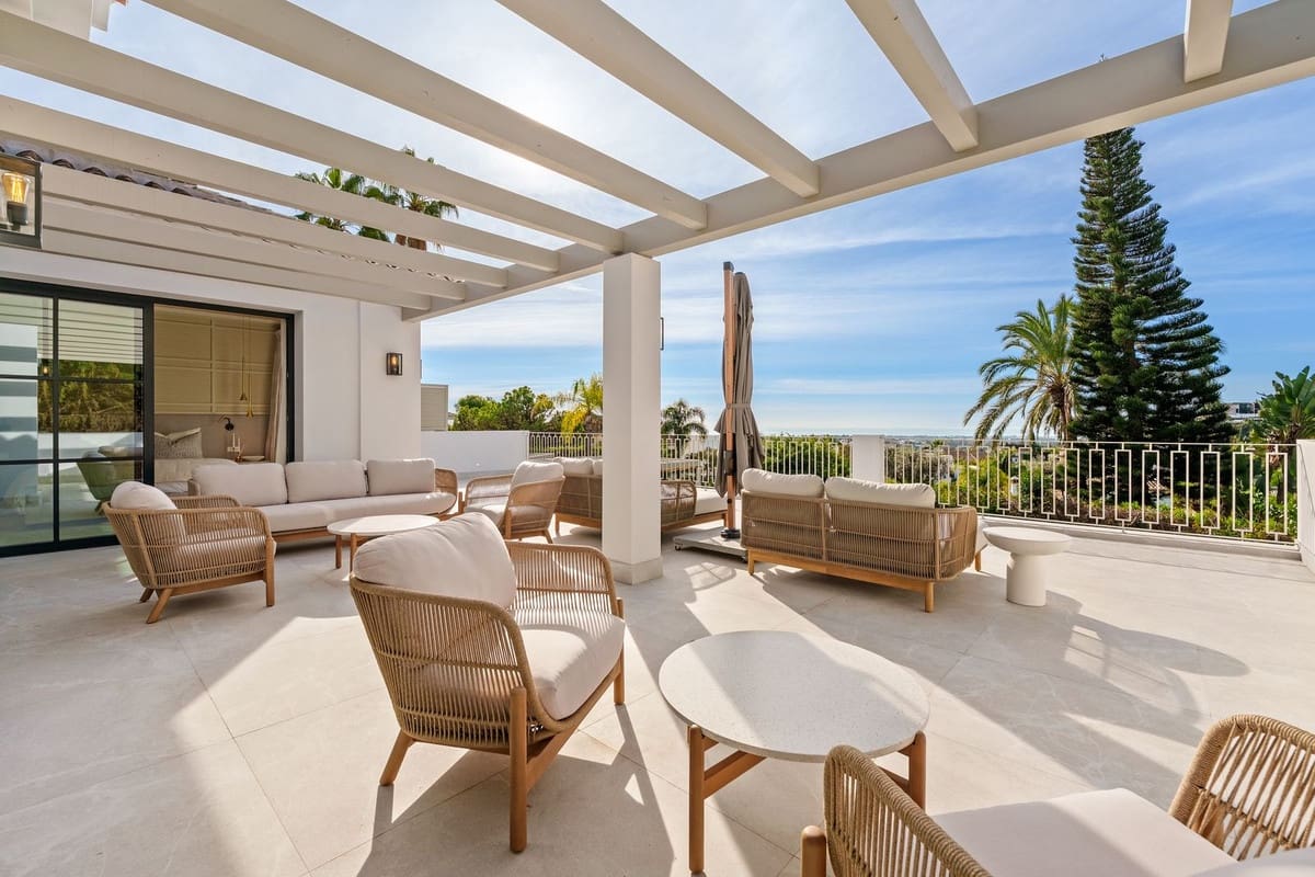 5 soverom Villa til salgs i La Quinta med svømmebasseng garasje - € 6 250 000 (Ref: 9694103)