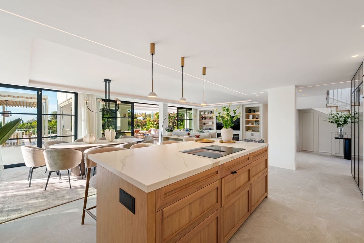 5 soverom Villa til salgs i La Quinta med svømmebasseng garasje - € 6 250 000 (Ref: 9694103)