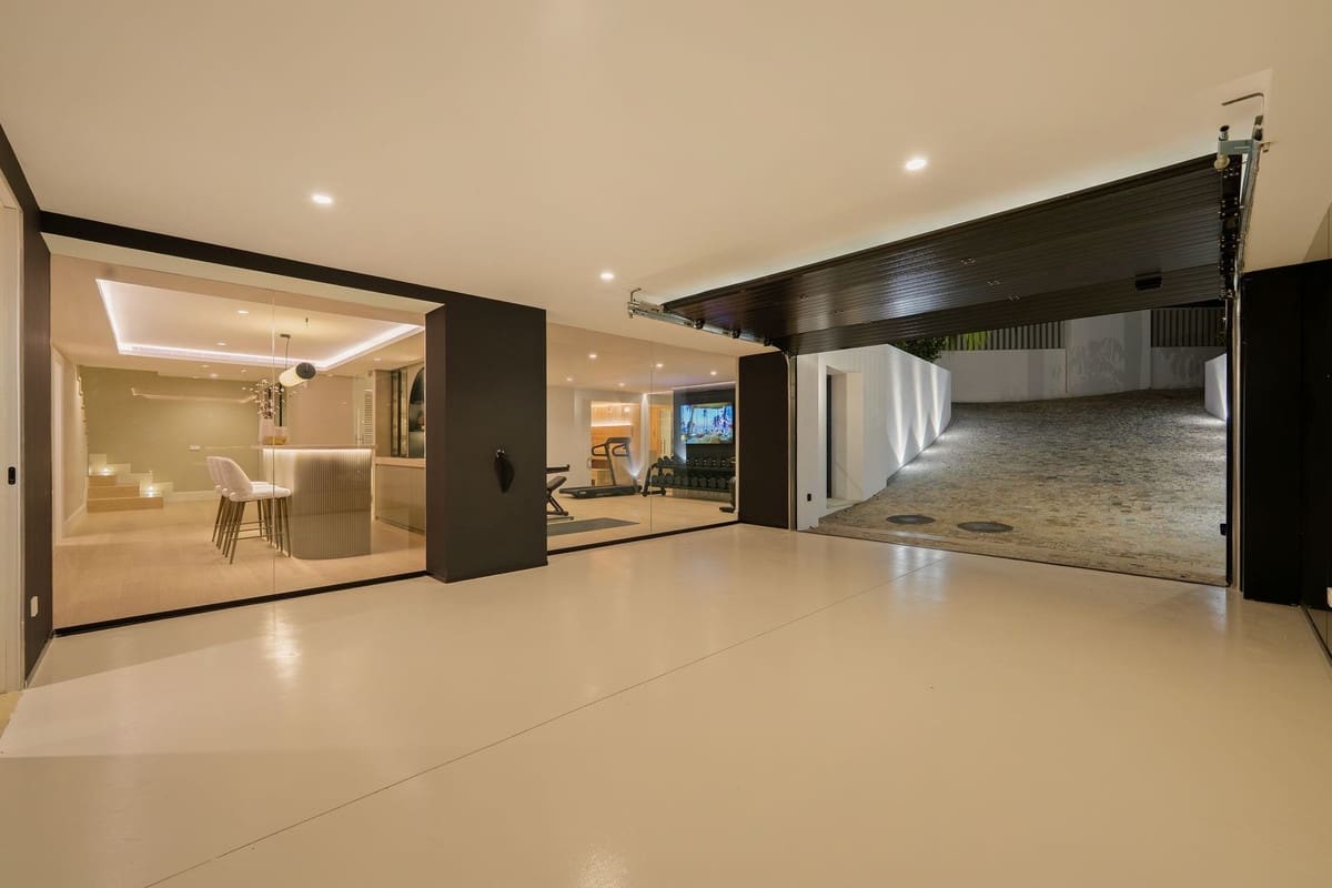 5 soverom Villa til salgs i La Quinta med svømmebasseng garasje - € 6 250 000 (Ref: 9694103)