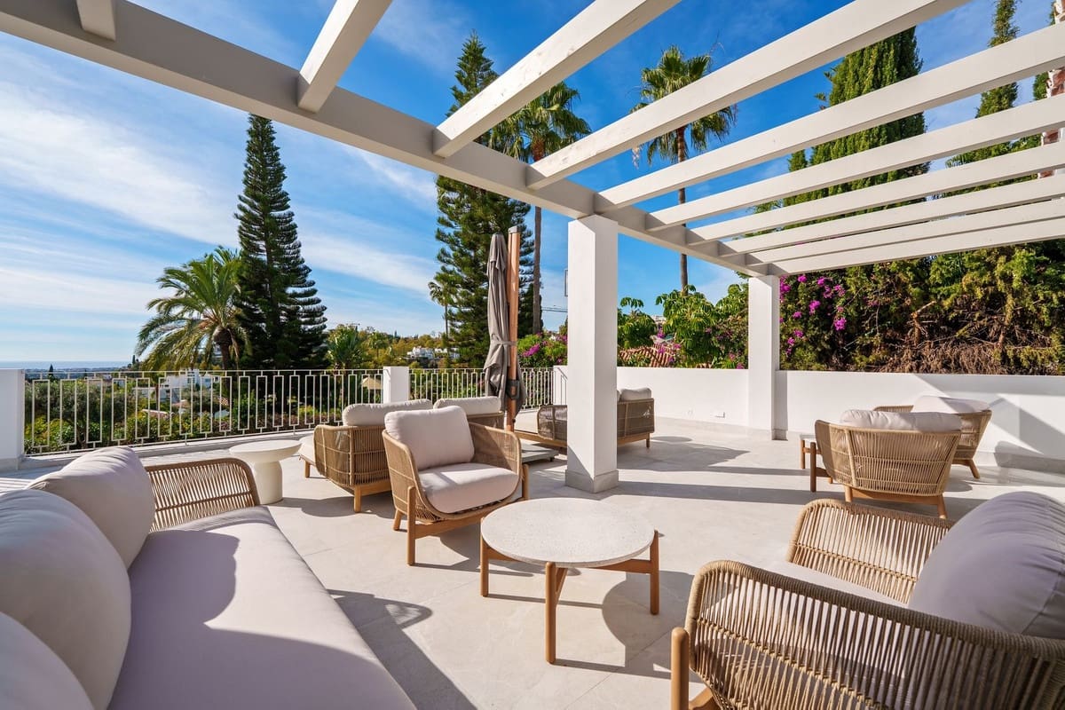 5 soverom Villa til salgs i La Quinta med svømmebasseng garasje - € 6 250 000 (Ref: 9694103)
