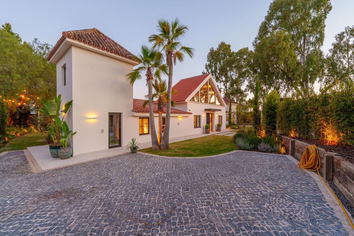 5 bedroom Villa for sale in Puerto Banus with pool garage - € 6,500,000 (Ref: 9694104)