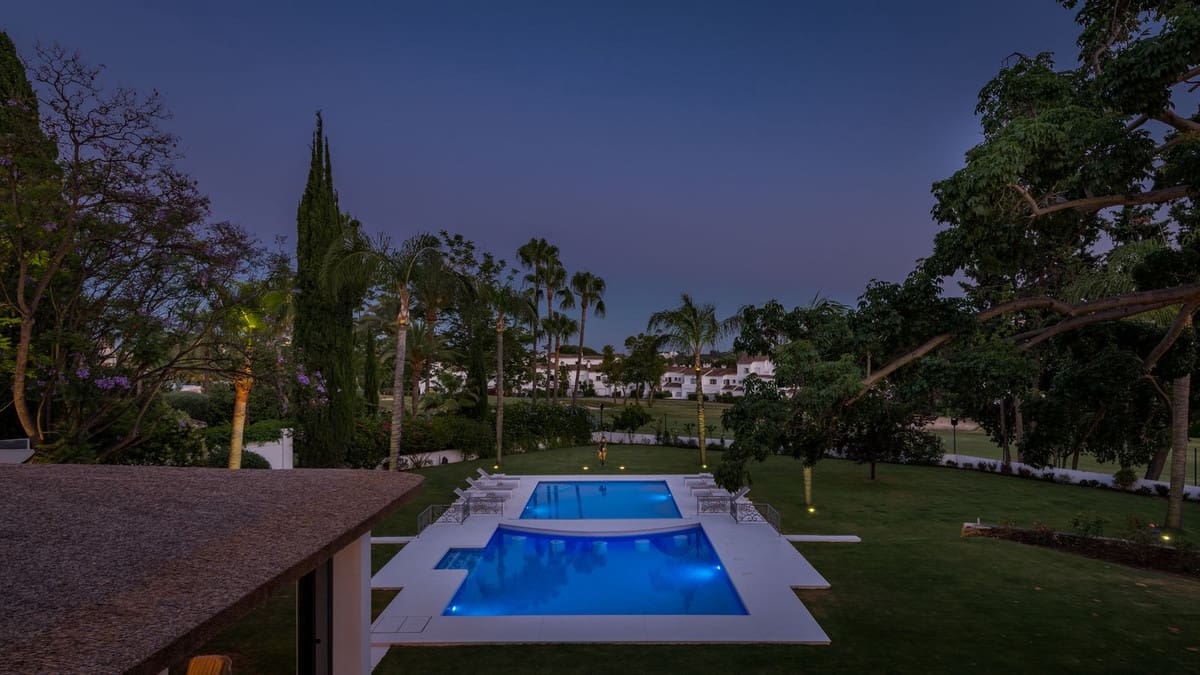 6 chambre Villa/Maison à vendre à Nueva Andalucia avec piscine garage - 9 750 000 € (Ref: 9696967)