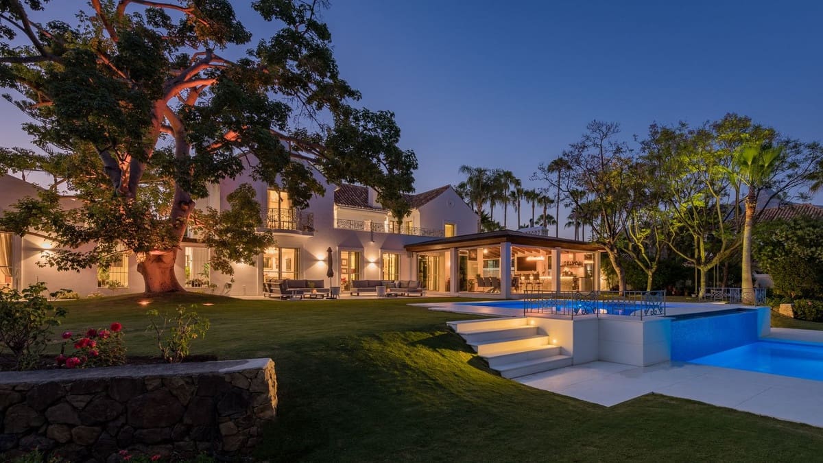 6 chambre Villa/Maison à vendre à Nueva Andalucia avec piscine garage - 9 750 000 € (Ref: 9696967)