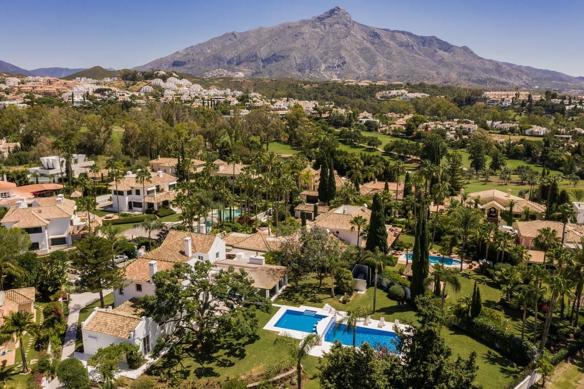 6 chambre Villa/Maison à vendre à Nueva Andalucia avec piscine garage - 9 750 000 € (Ref: 9696967)