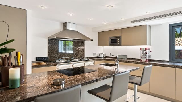 6 sypialnia Willa na sprzedaż w Nueva Andalucia, Marbella z basenem garażem - 9 750 000 € (Ref: 9696967)