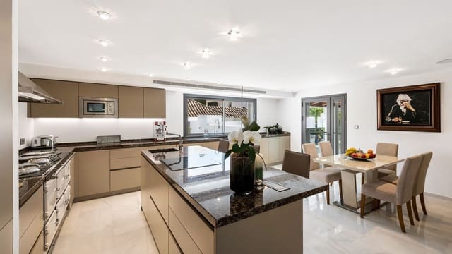 6 sypialnia Willa na sprzedaż w Nueva Andalucia, Marbella z basenem garażem - 9 750 000 € (Ref: 9696967)