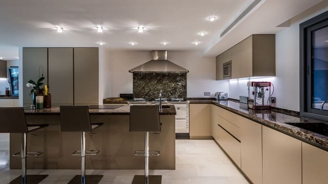 6 sypialnia Willa na sprzedaż w Nueva Andalucia, Marbella z basenem garażem - 9 750 000 € (Ref: 9696967)