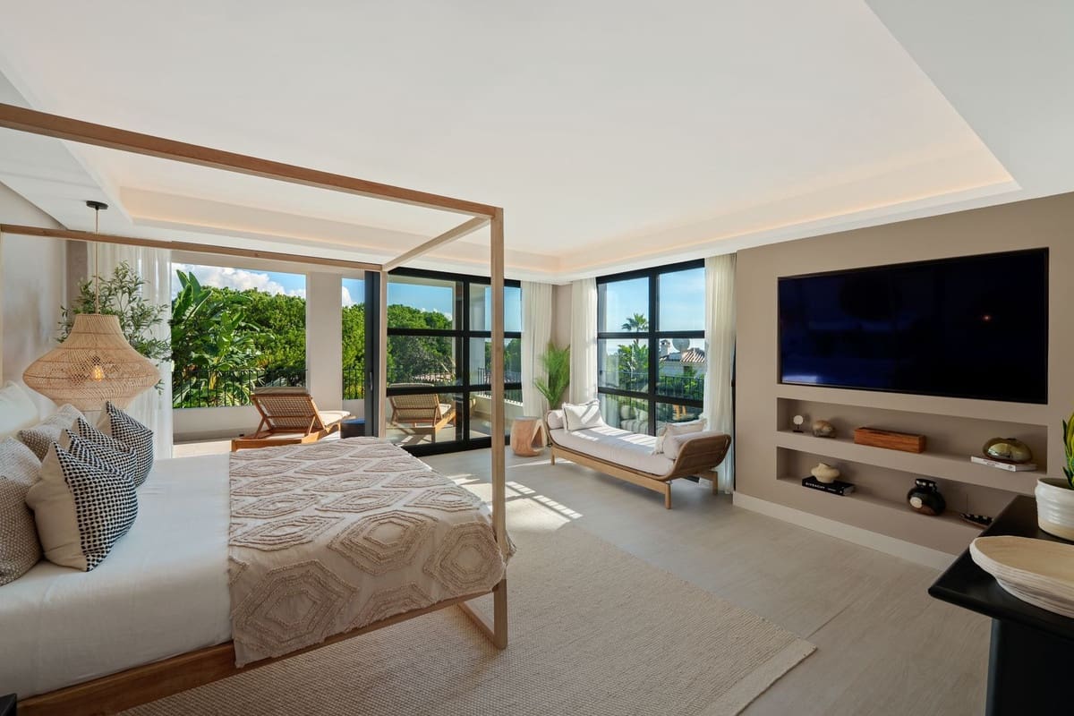 6 bedroom Villa for sale in Nueva Andalucia with pool garage - € 9,950,000 (Ref: 9697780)