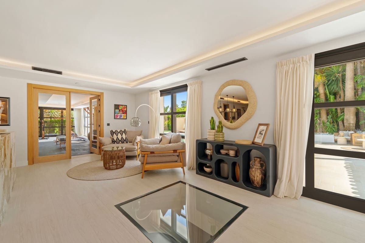 6 bedroom Villa for sale in Nueva Andalucia with pool garage - € 9,950,000 (Ref: 9697780)