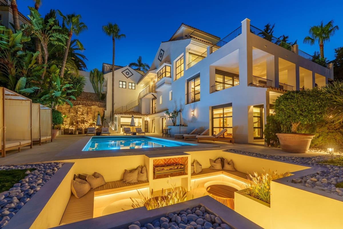 6 soverom Villa til salgs i Nueva Andalucia med svømmebasseng garasje - € 9 950 000 (Ref: 9697780)