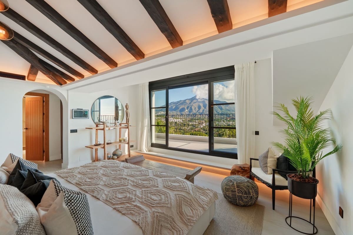6 soverom Villa til salgs i Nueva Andalucia med svømmebasseng garasje - € 9 950 000 (Ref: 9697780)