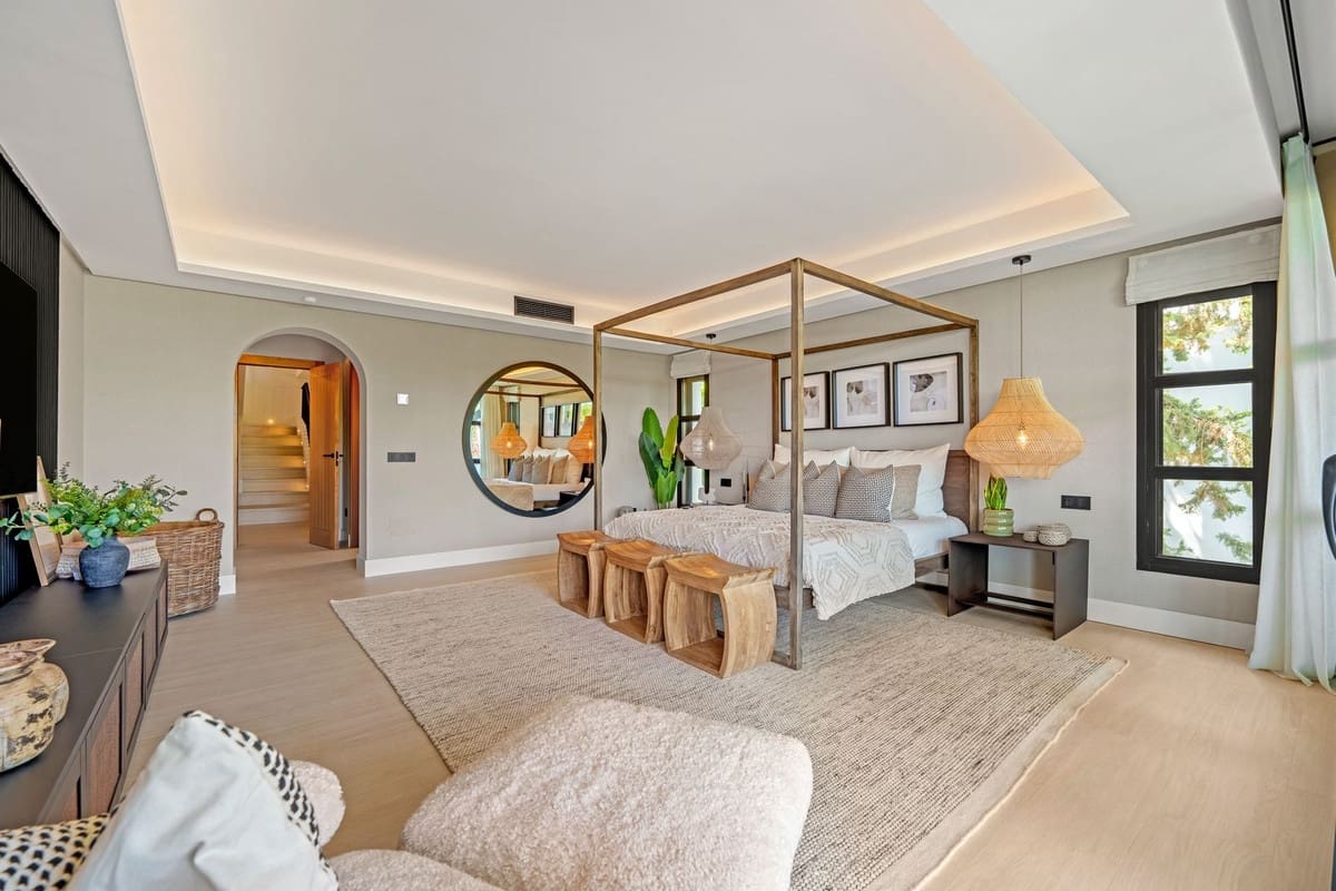 6 soverom Villa til salgs i Nueva Andalucia med svømmebasseng garasje - € 9 950 000 (Ref: 9697780)