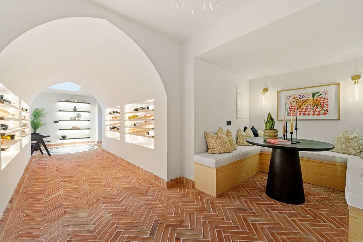 6 soverom Villa til salgs i Nueva Andalucia med svømmebasseng garasje - € 9 950 000 (Ref: 9697780)