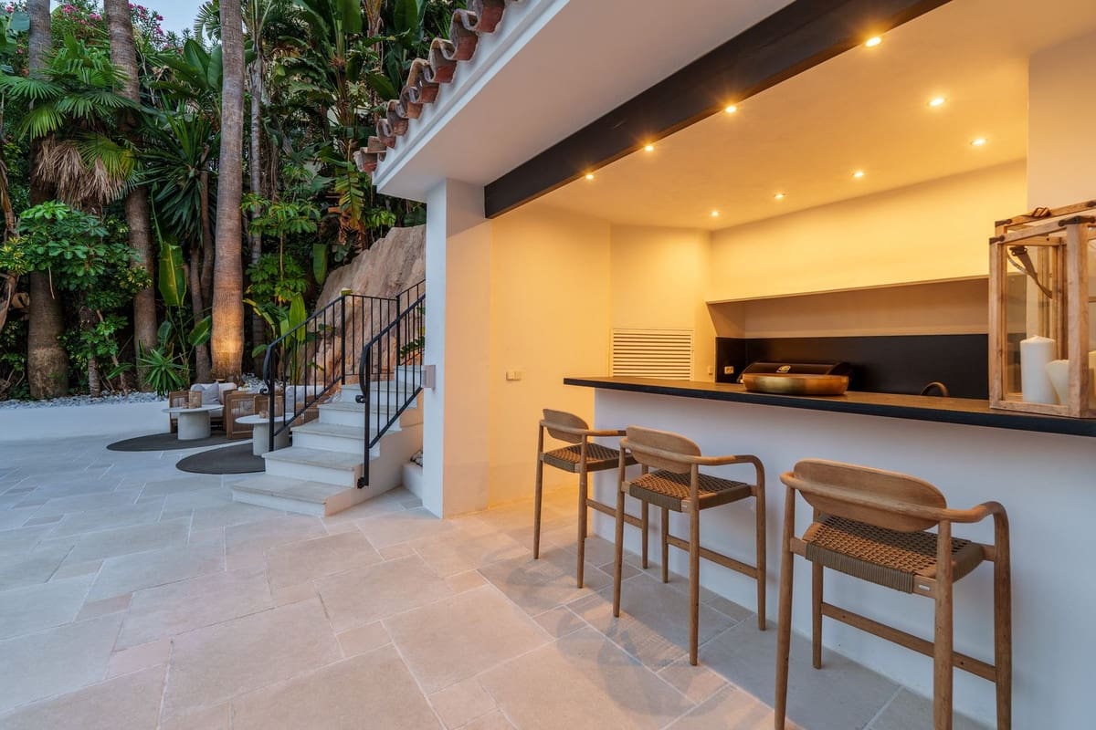 6 soverom Villa til salgs i Nueva Andalucia med svømmebasseng garasje - € 9 950 000 (Ref: 9697780)