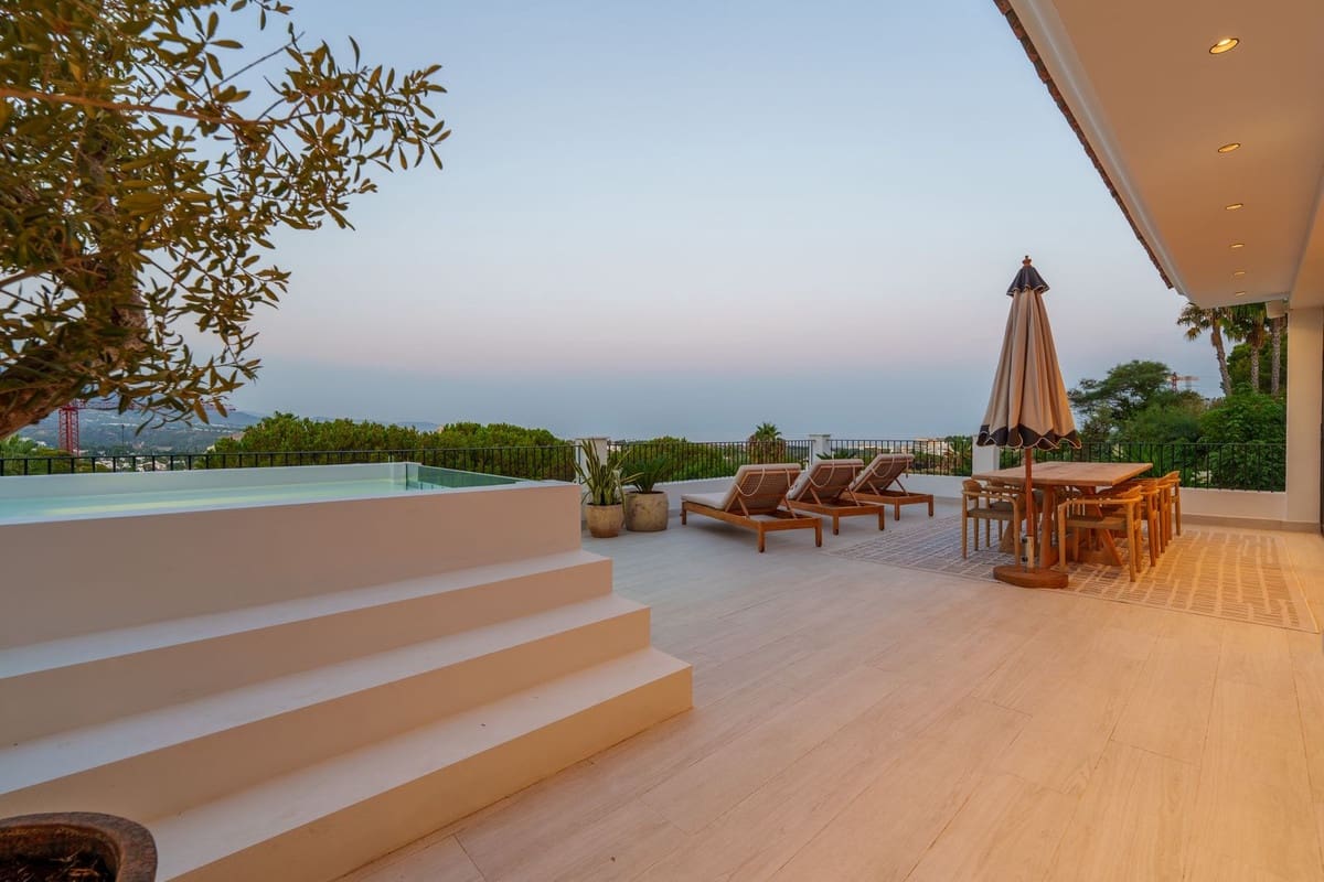 6 soverom Villa til salgs i Nueva Andalucia med svømmebasseng garasje - € 9 950 000 (Ref: 9697780)